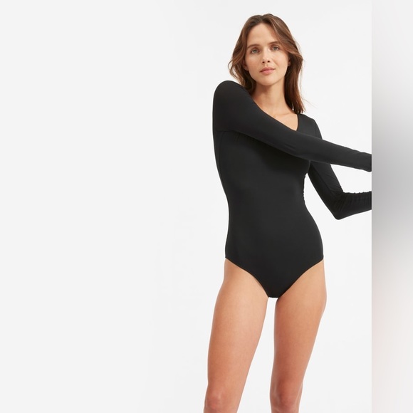Everlane Tops - NWT Everlane the Long Sleeve V Neck Bodysuit in black